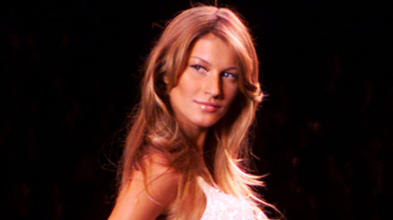 Gisele Bündchen modeling in a bra