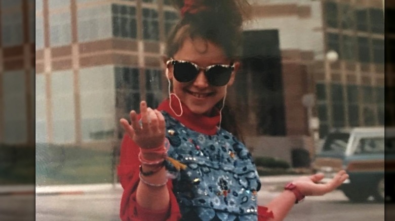 Jennifer Love Hewitt wearing sunglasses at 11 years old