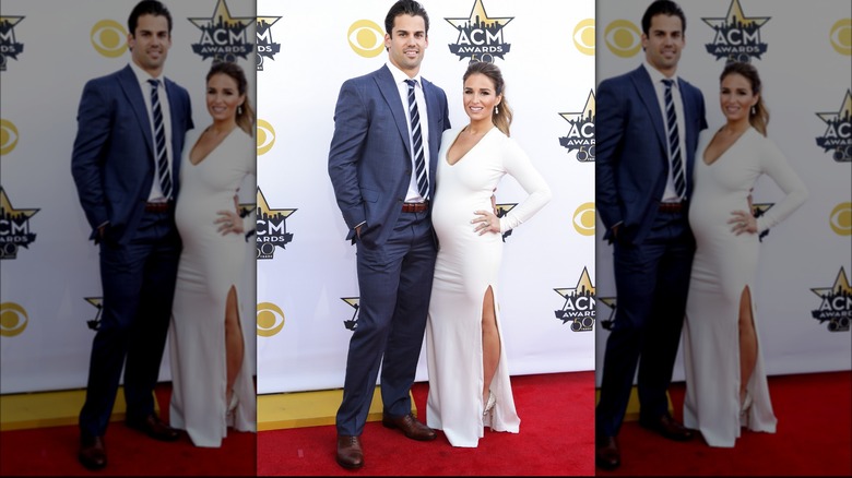 Eric and pregnant Jessie James Decker posing