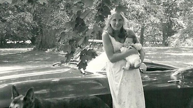 Jill Biden posing with her daughter Ashley