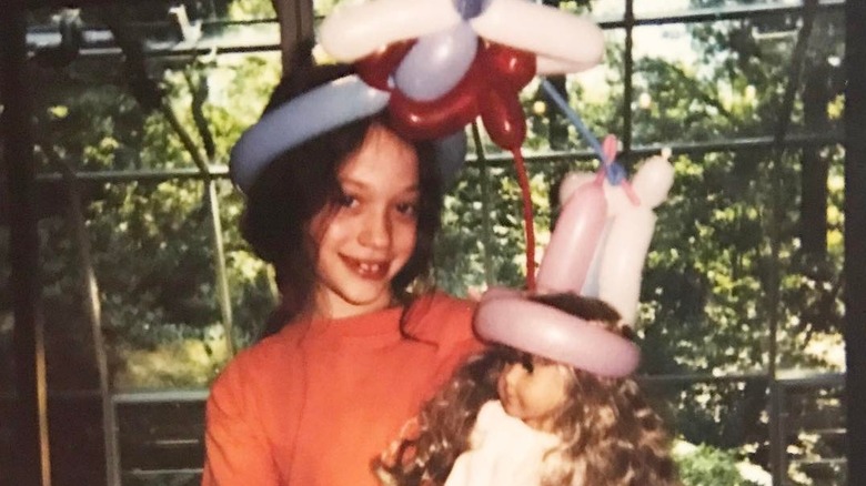 Young Kat Dennings with balloons