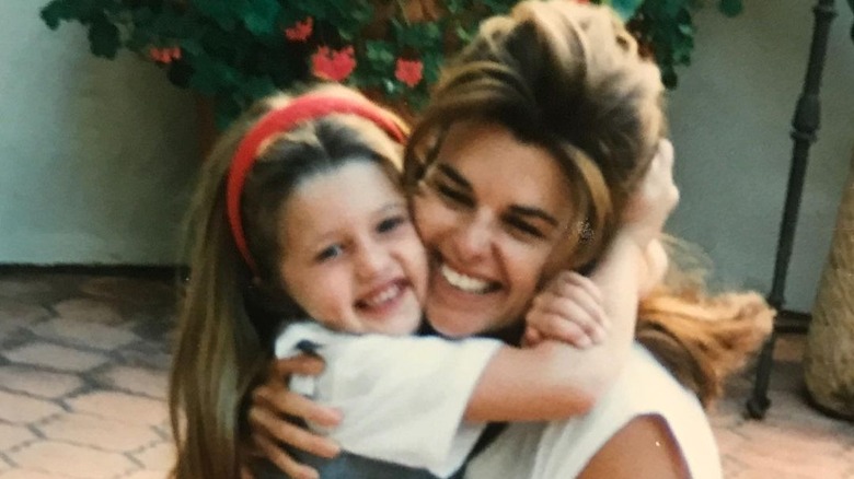 young Katherine Schwarzenegger hugging her mom