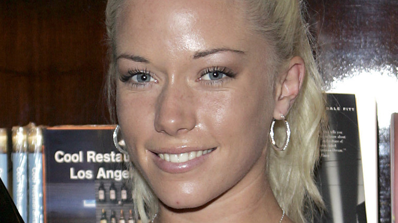 Kendra Wilkinson smiling