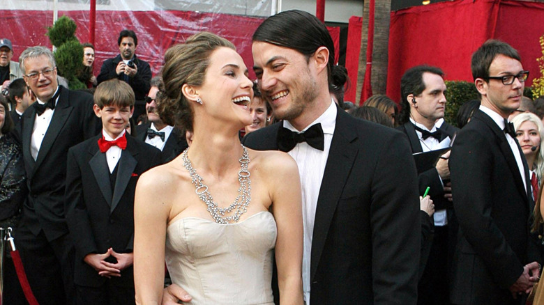 Keri Russell and Shane Deary laughing on award show red carpet