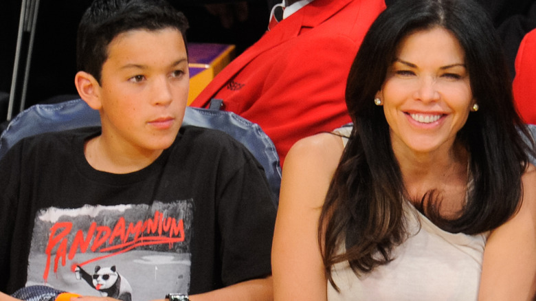 Nikko Gonzalez with his mom, Lauren Sánchez, at a Lakers Game