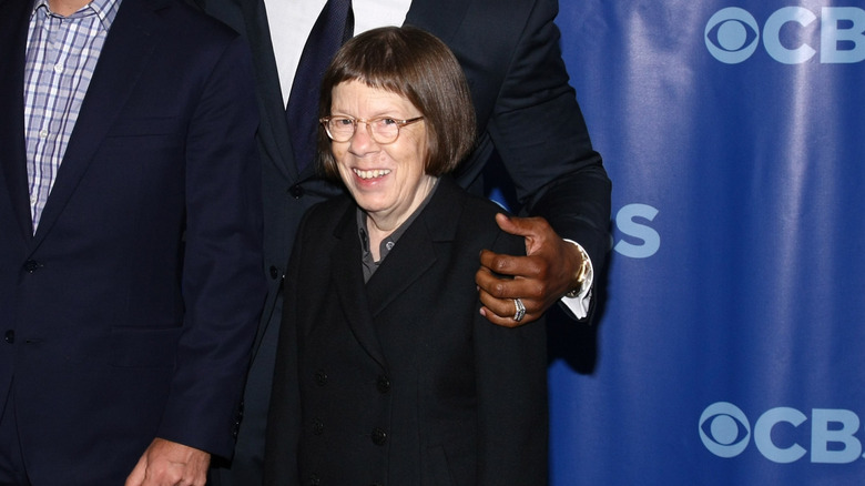 Linda Hunt posing for photos