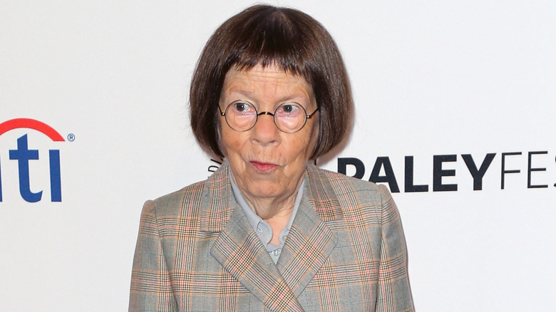 Linda Hunt posing for photos