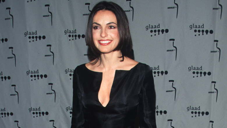 Mariska Hargitay posing, smiling