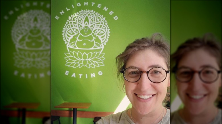 Mayim Bialik posing in Bodhi Bowl restaurant
