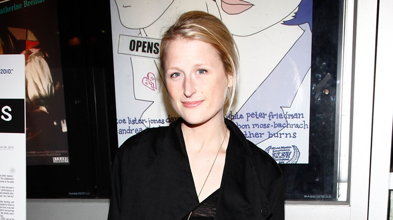 Mamie Gummer posing at an event