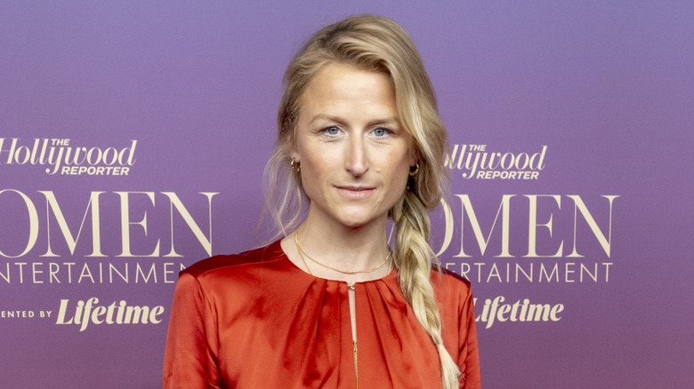 Mamie Gummer posing at an event