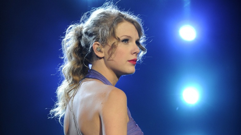Taylor Swift purple dress blue lights
