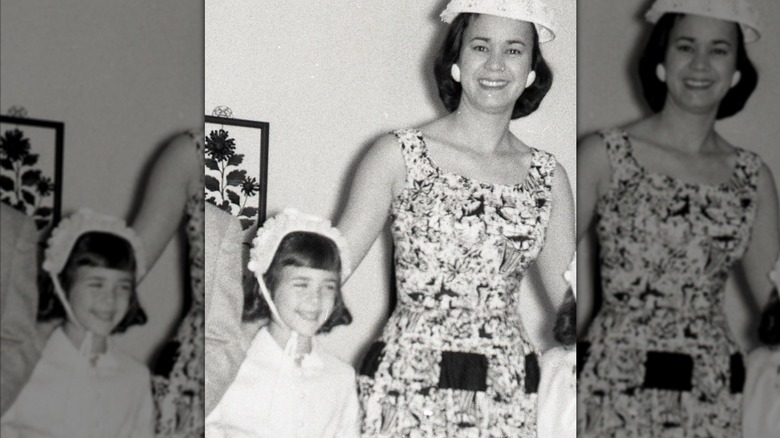 Lynda Carter as a child with her mother, Juanita Córdova