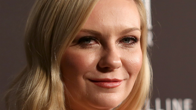 Kirsten Dunst smiling at InStyle Awards 2019 