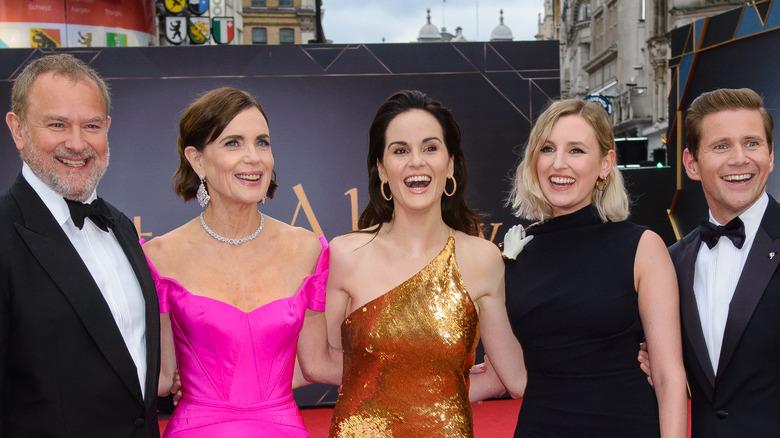 The cast of Downton Abbey pose together on the red carpet