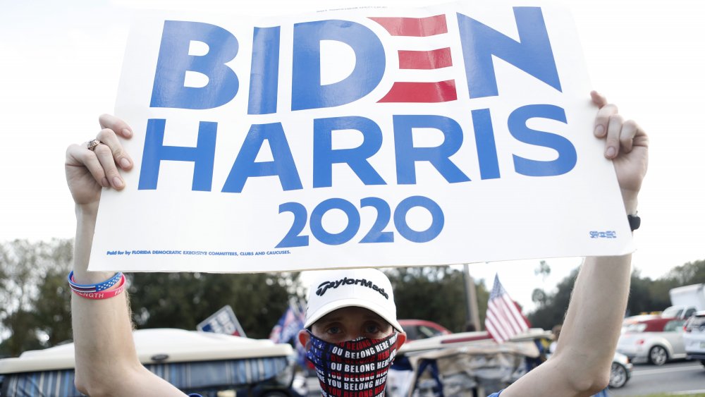 Biden Harris 2020 sign election