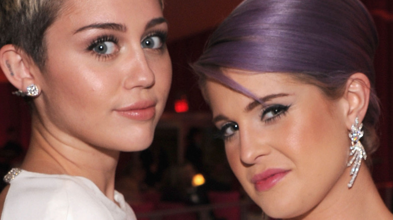 Miley Cyrus, Kelly Osbourne on the red carpet 