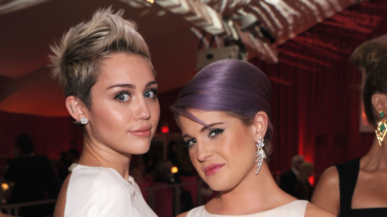 Miley Cyrus, Kelly Osbourne on the red carpet