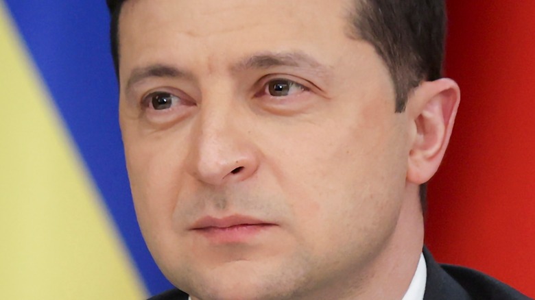 Volodymyr Zelenskyy posing 