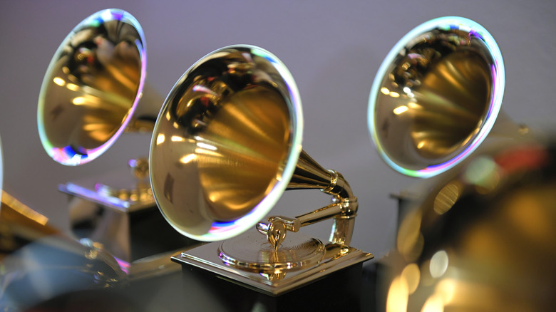 Grammys statues