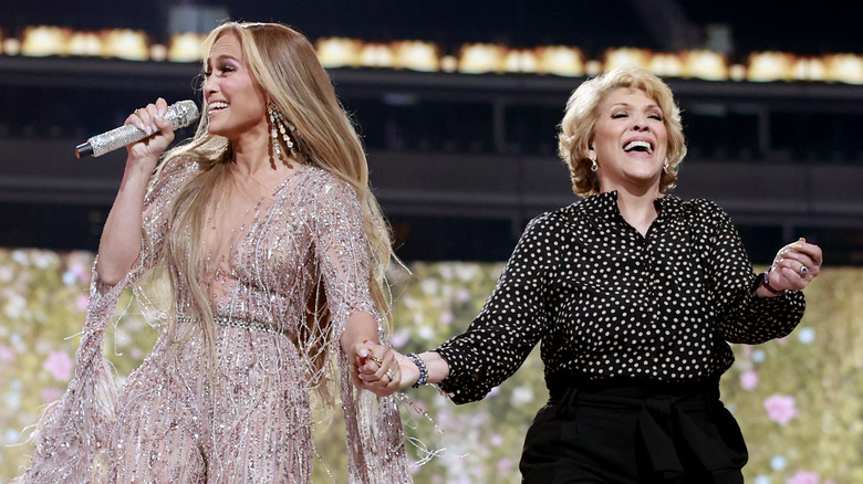 Jennifer Lopez performs onstage with her mother Guadalupe Rodriguez