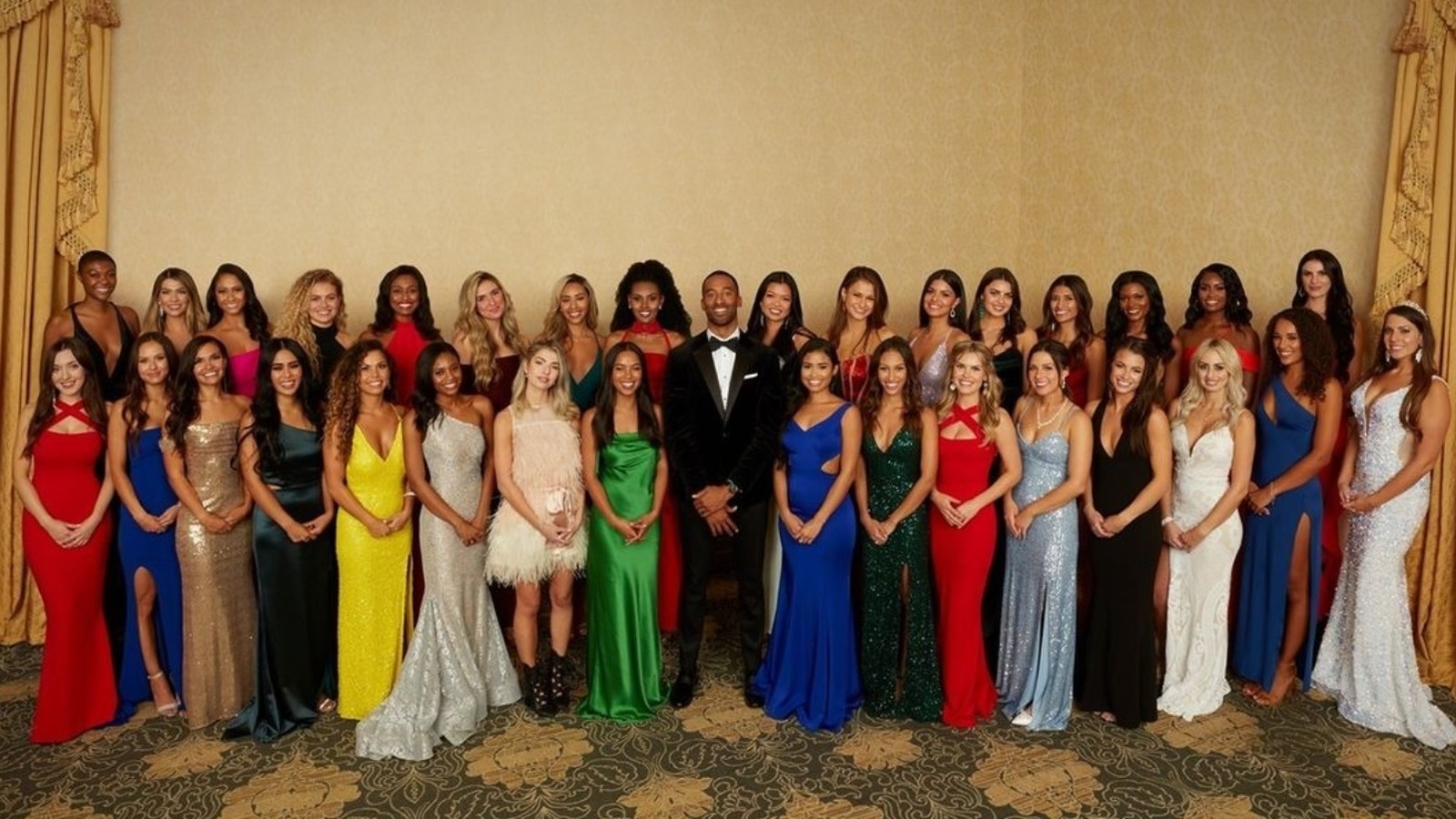 The Surprising Reason Bachelor Contestants Sometimes Wear The Same Dress(00)