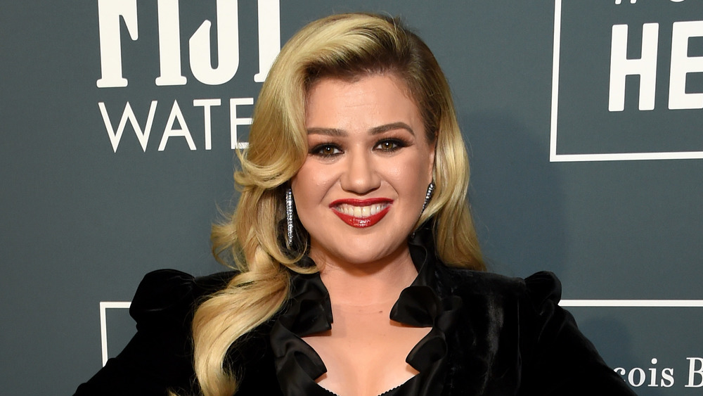 Kelly Clarkson on the red carpet in a black gown