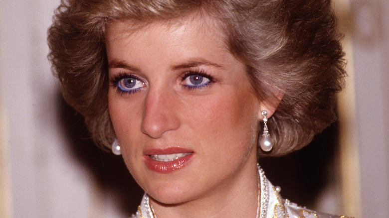 Princess Diana wearing pearl earrings