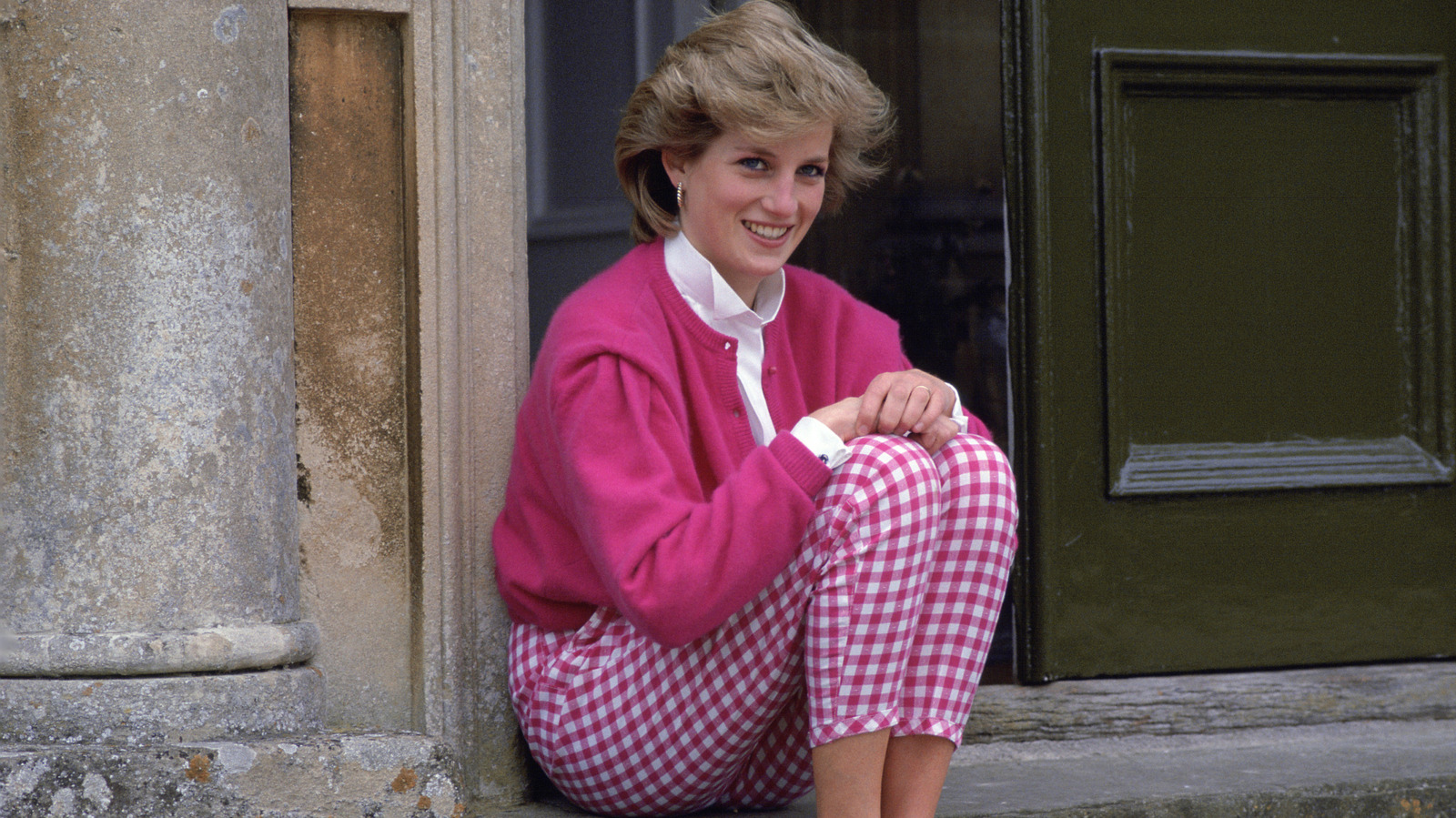 <a href="https://www.thelist.com/2221572/surprising-things-princess-diana-secretly-sold/" target="_blank">The Surprising Thing Princess Diana Secretly Did For Money</a>