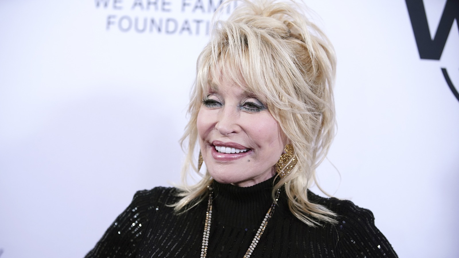 The Surprising Things Dolly Parton Used For Makeup When She Was Younger