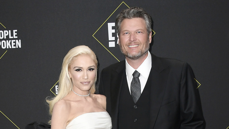 Blake Shelton and Gwen Stefani at an awards show 