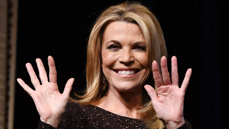 Vanna White waving