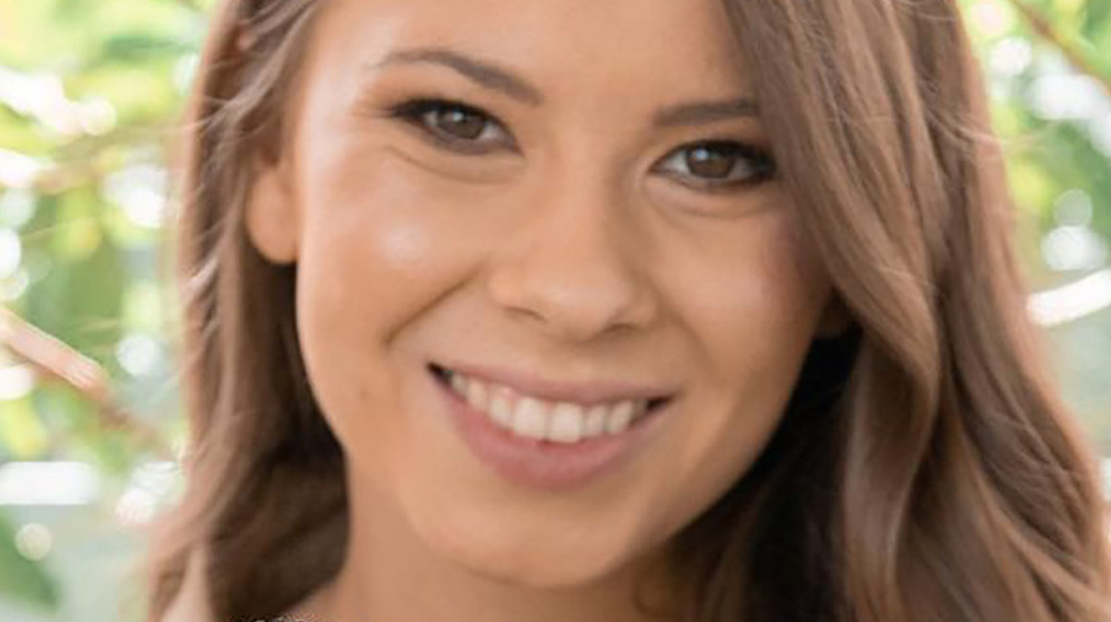 Bindi Irwin holding a lizard