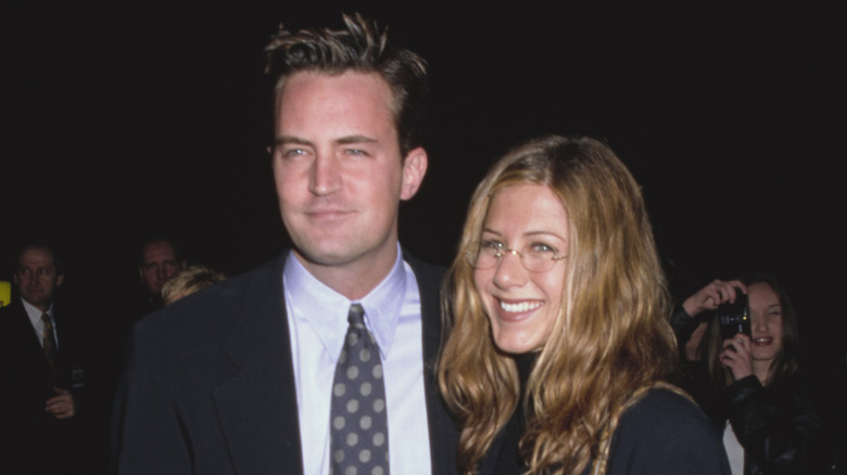 Jennifer Aniston and Matthew Perry smiling