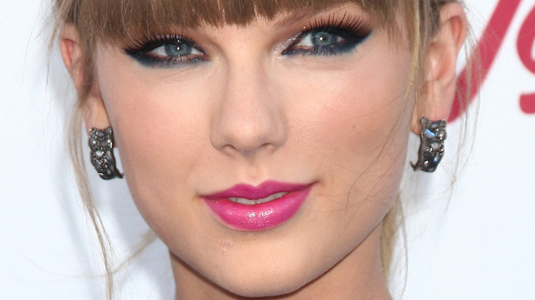 Taylor Swift soft smiling