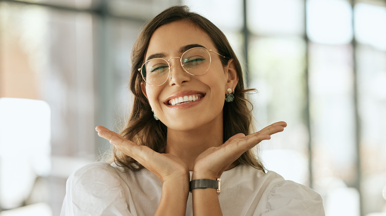 A woman smiling and showing off her white teeth