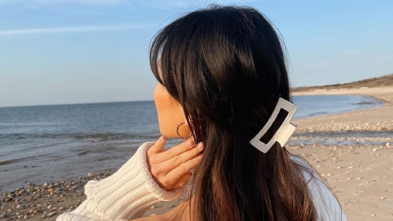 Girl wearing a claw hair clip