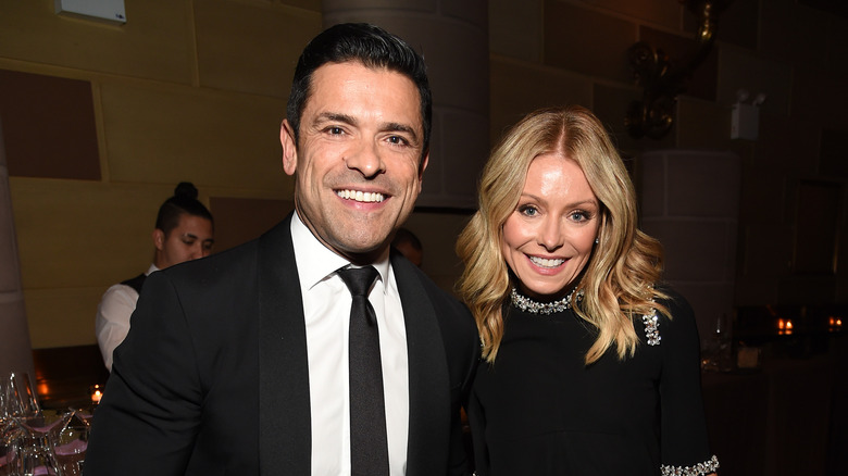 Mark Consuelos and Kelly Ripa smiling