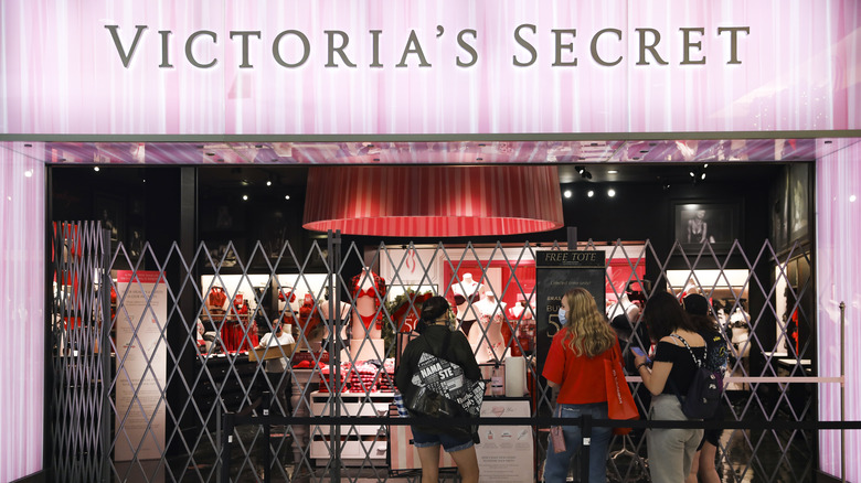 Victoria's Secret storefront 