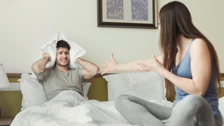 woman criticizing man