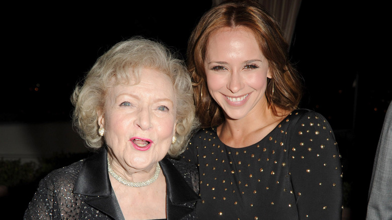 Betty White posing with Jennifer Love Hewitt