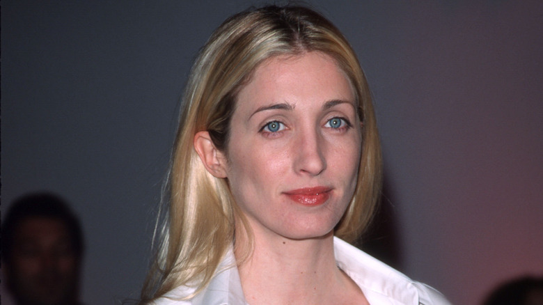 Carolyn Bessette Kennedy smiling