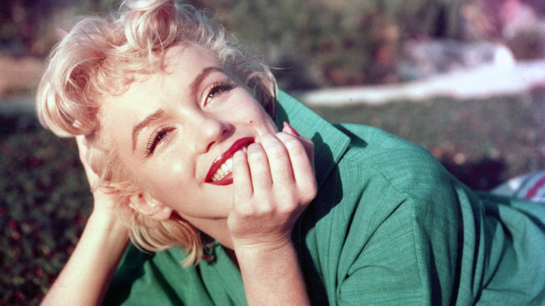 Marilyn Monroe in green dress