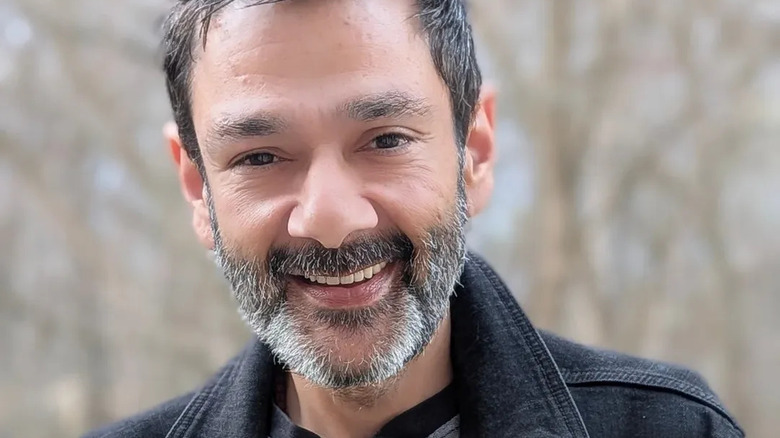 Shaun Weiss smiling outdoors