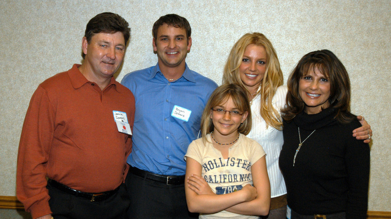 Britney Spears posing for photos with her family