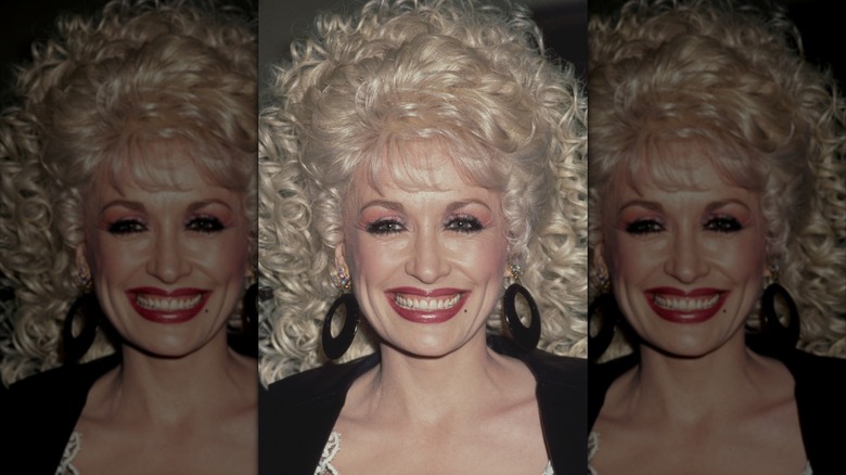 Dolly Parton posing for a photo in 1985