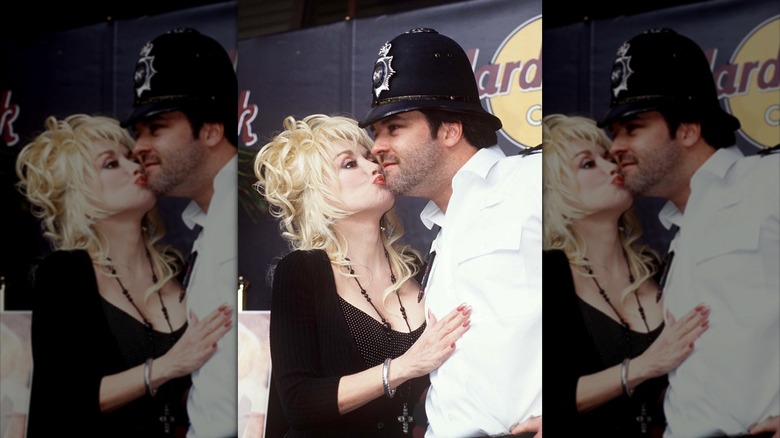 Dolly Parton kissing a policeman outside the Hard Rock Cafe in London, 1998