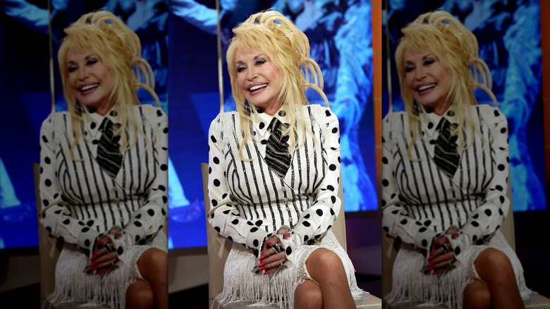 Dolly Parton smiling on the Today show in 2014