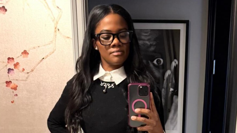 Samuel L. Jackson's daughter Zoe Jackson taking mirror selfie