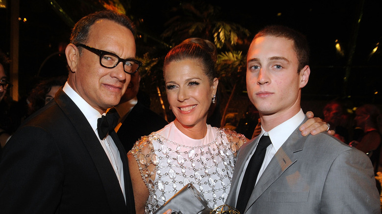 Tom Hanks, Rita Wilson, and Chet Hanks posing together